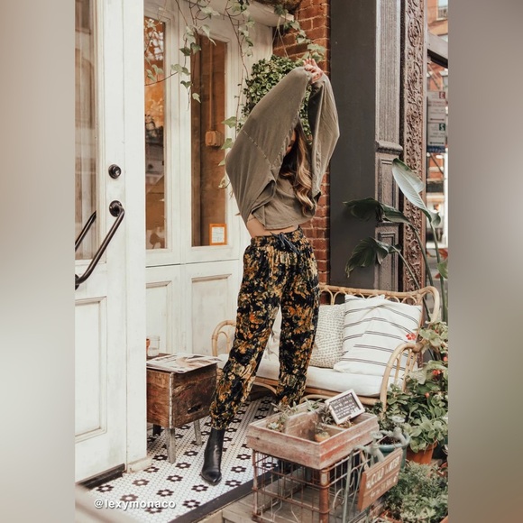 UO Penelope Velvet Jogger Pant Floral Multi Size Small - Picture 3 of 3